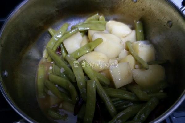 四季豆烧土豆的做法图解8