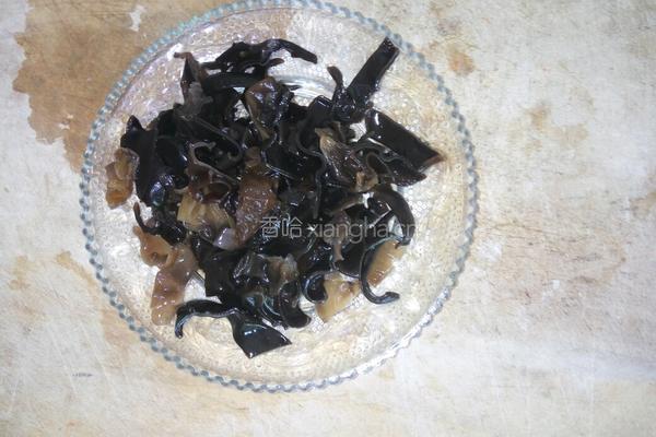 木耳肉丝的做法图解2