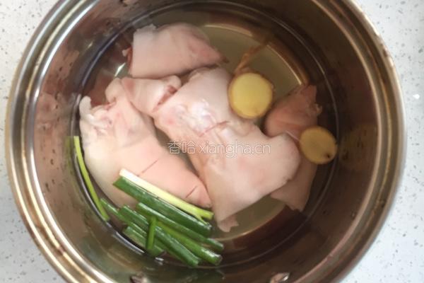 莲藕猪脚的做法图解2