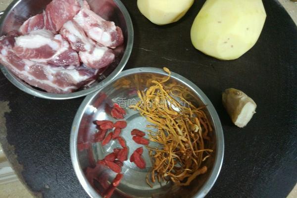 土豆排骨汤的做法图解2