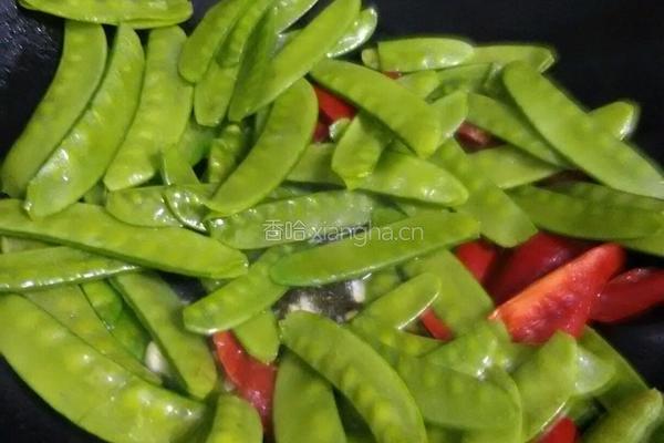 豌豆夹炒香肠的做法图解4