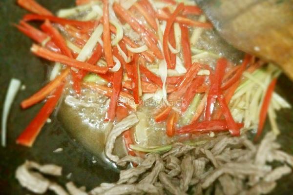 芹菜牛肉丝的做法图解4