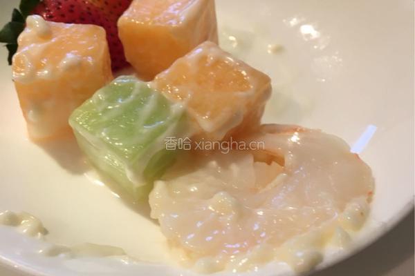鲜虾水果沙拉的做法图解2