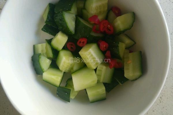 腐竹黄瓜清拌花生米的做法图解4