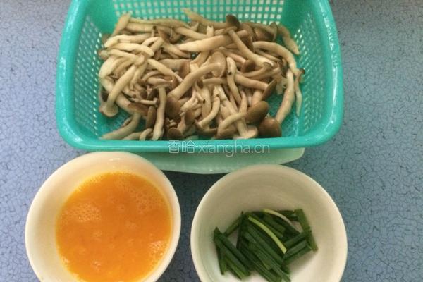 蟹味菇炒蛋的做法图解4