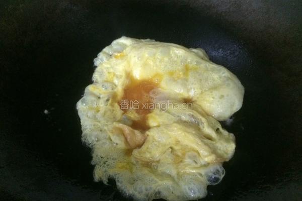 蟹味菇炒蛋的做法图解5