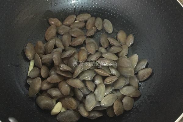 酱爆花蛤的做法图解3