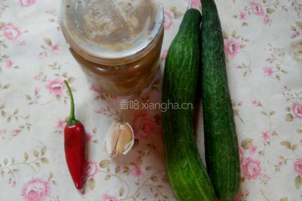 芝麻酱拌黄瓜的做法图解1