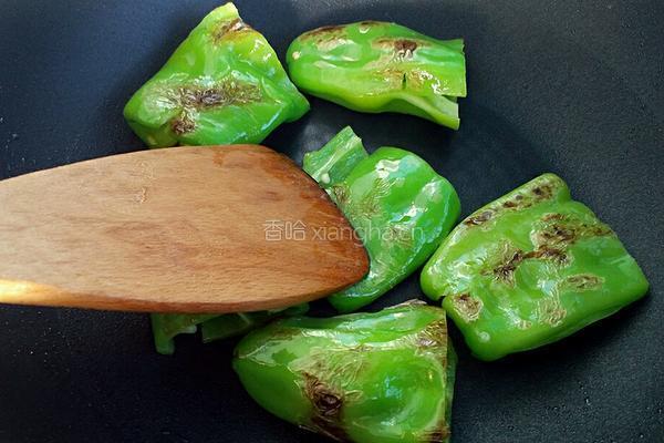 虎皮尖椒的做法图解3
