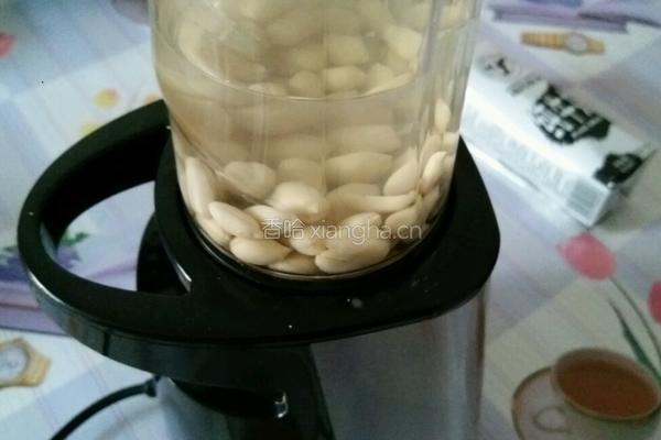 花生牛奶的做法图解2
