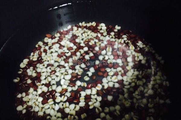 红豆薏米地瓜粥的做法图解2