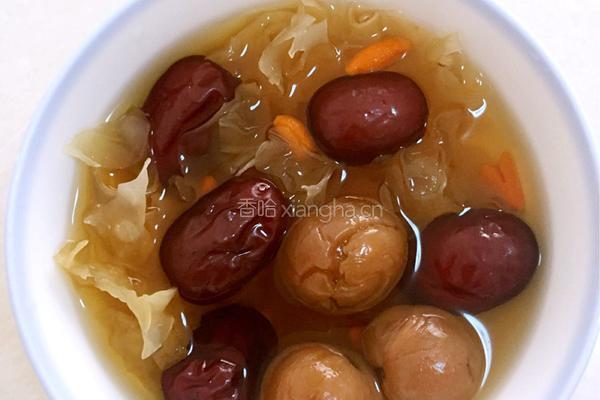 银耳红枣桂圆糖水的做法图解4