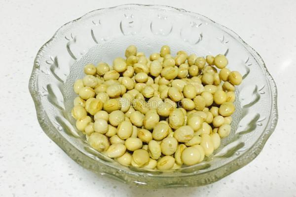 葡萄干豆浆的做法图解1