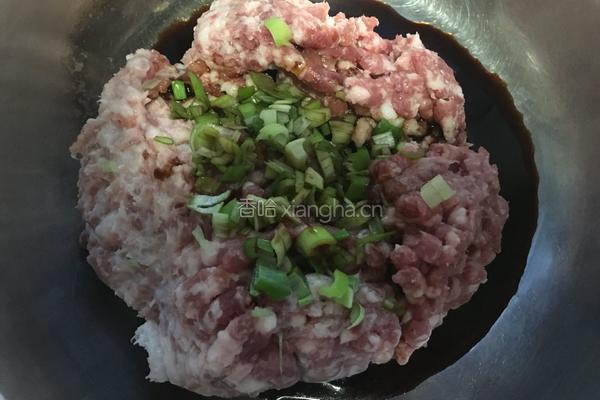 猪肉白菜馅饺子的做法图解2