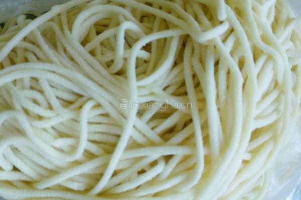 茄子炸酱面的做法图解1