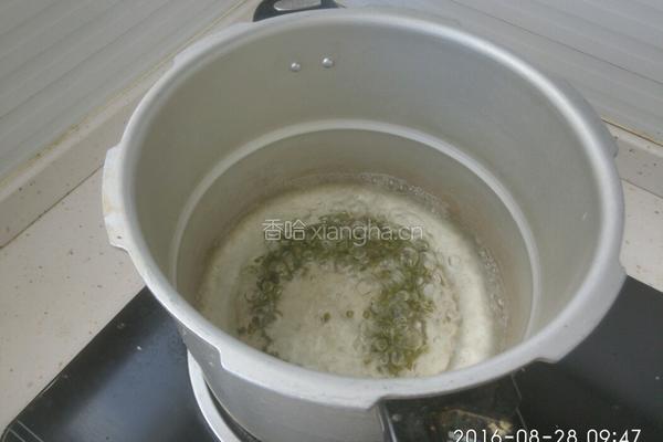 冰镇绿豆汤的做法图解2