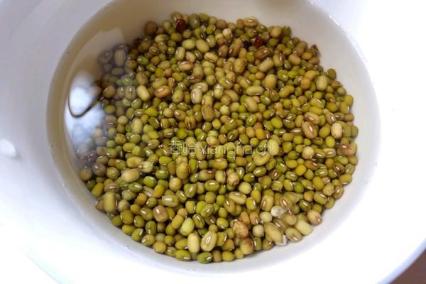 绿豆稀饭的做法图解2