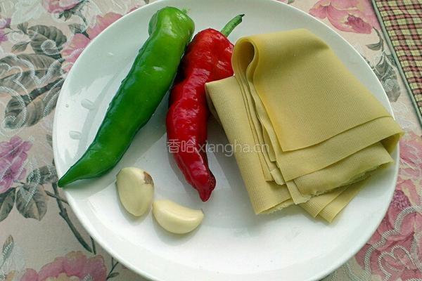 凉拌豆皮的做法图解1