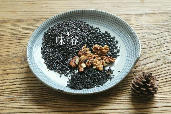 四黑粥的做法图解1
