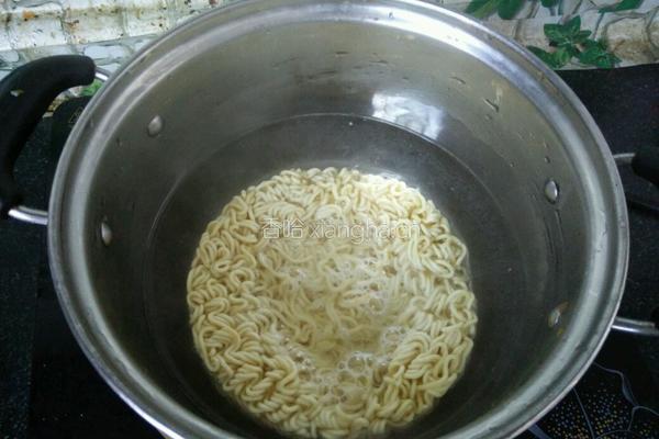 煮泡面的做法图解3