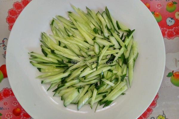 黄瓜拌拉皮的做法图解2