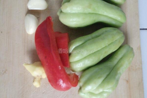 清炒佛手瓜的做法图解1