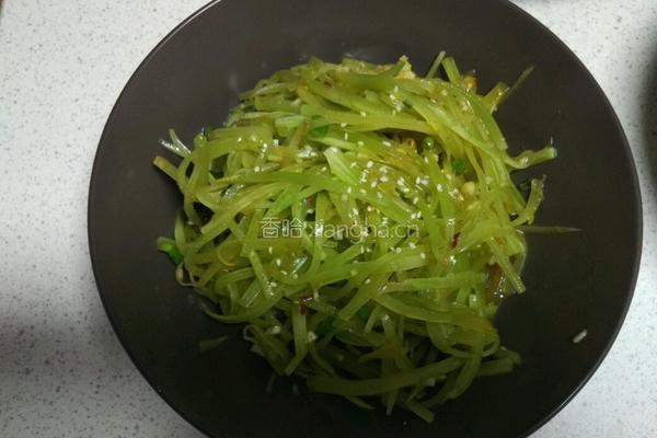 香拌青笋丝的做法图解3