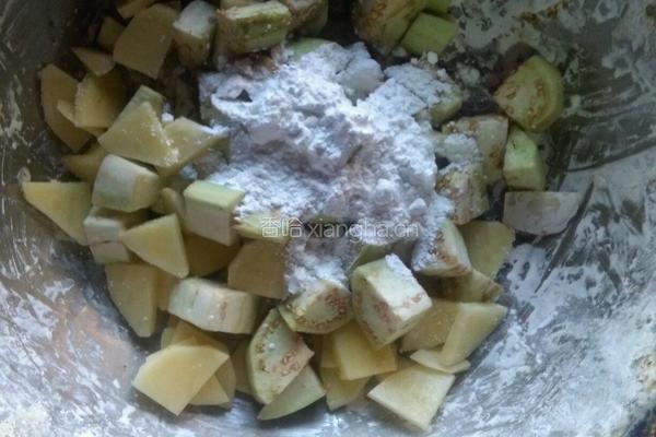 地三鲜盖饭的做法图解1