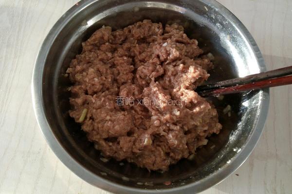 青椒馅饺子的做法图解2