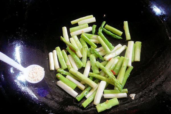 清炒芦笋的做法图解3