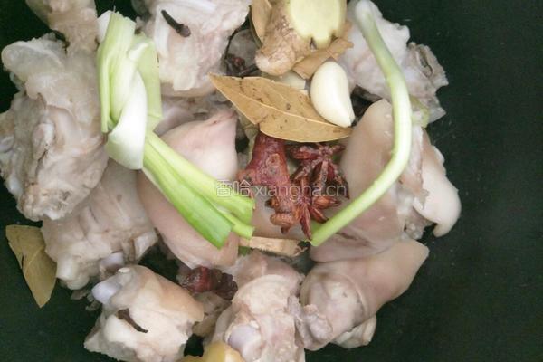 土豆烧猪蹄的做法图解4