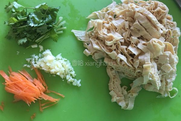 黄瓜拌豆腐皮的做法图解3