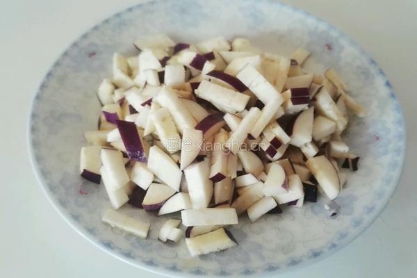 茄子炒饭的做法图解2