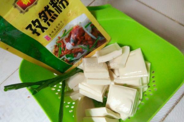 孜然豆腐的做法图解1