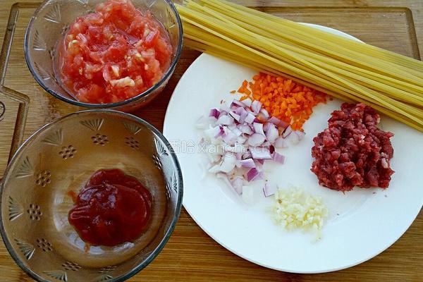 牛肉番茄沙司意大利面的做法图解1