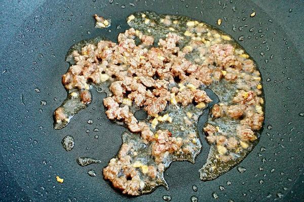牛肉番茄沙司意大利面的做法图解4