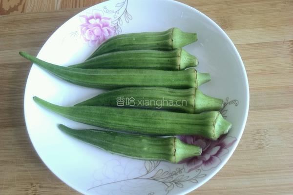炝拌秋葵的做法图解1