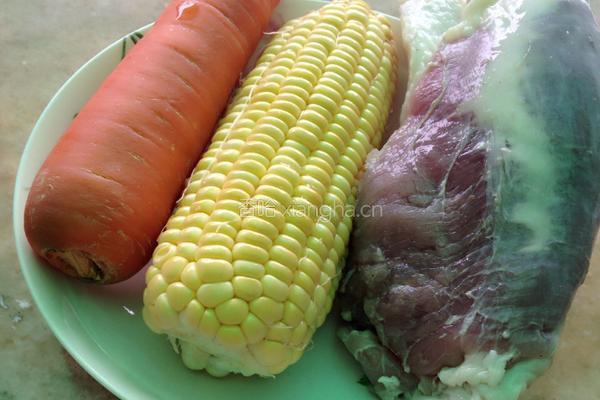 玉米肉末的做法图解1