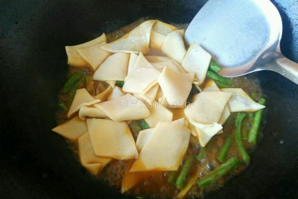 土豆豆角焖面的做法图解8