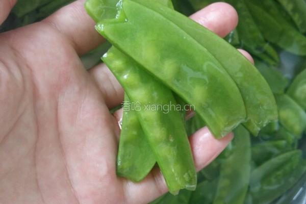 荷兰豆炒肉的做法图解2