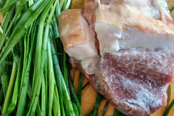 猪肉韭菜包子的做法图解1
