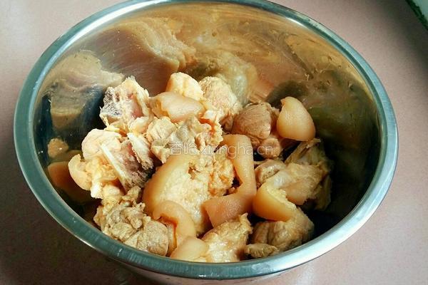 花生猪手煲的做法图解4