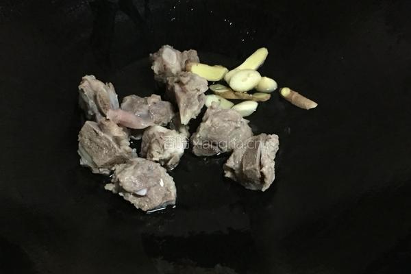 辣椒炒排骨的做法图解3