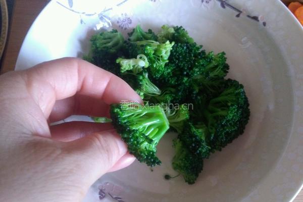 凉拌西兰花的做法图解3