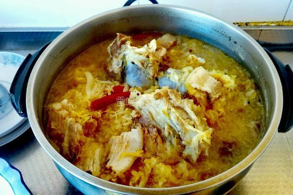 大骨棒炖酸菜的做法图解6