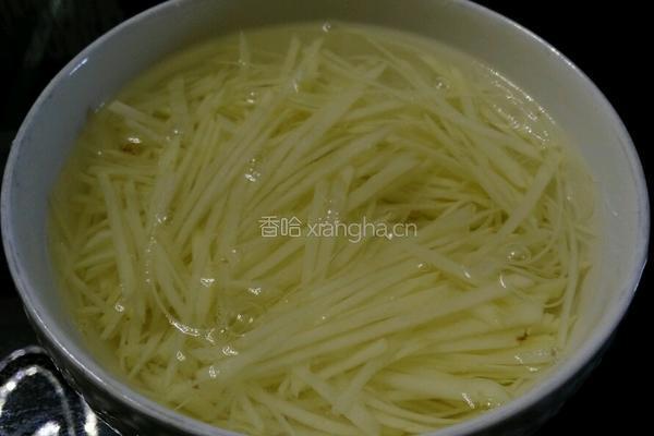 青红椒土豆丝的做法图解3