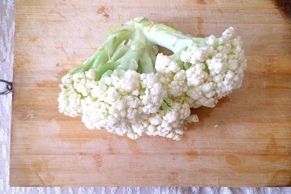 凉拌黄花菜的做法图解1