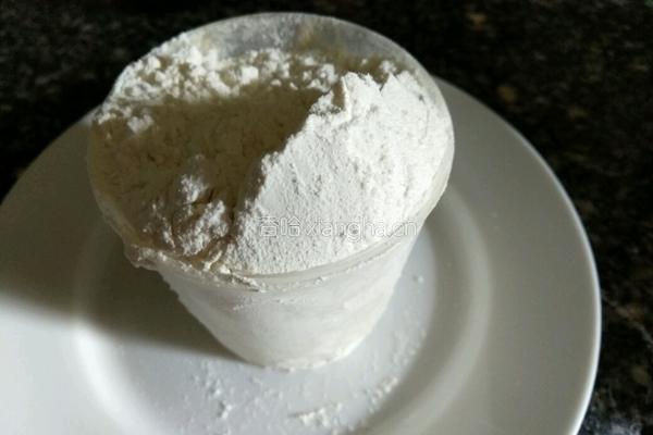 彩色蔬菜面条的做法图解2