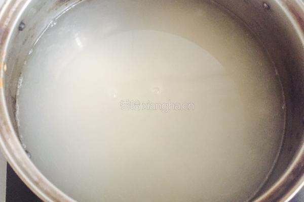 酒酿蛋花汤的做法图解1