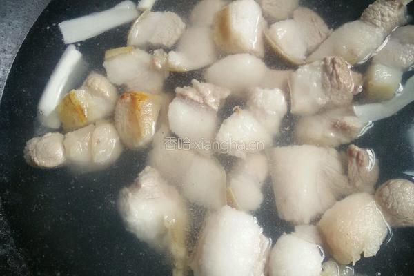 红烧肉炖海带的做法图解2